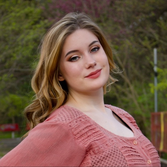 Meet your Posher, Tabitha - Picture 1 of 1